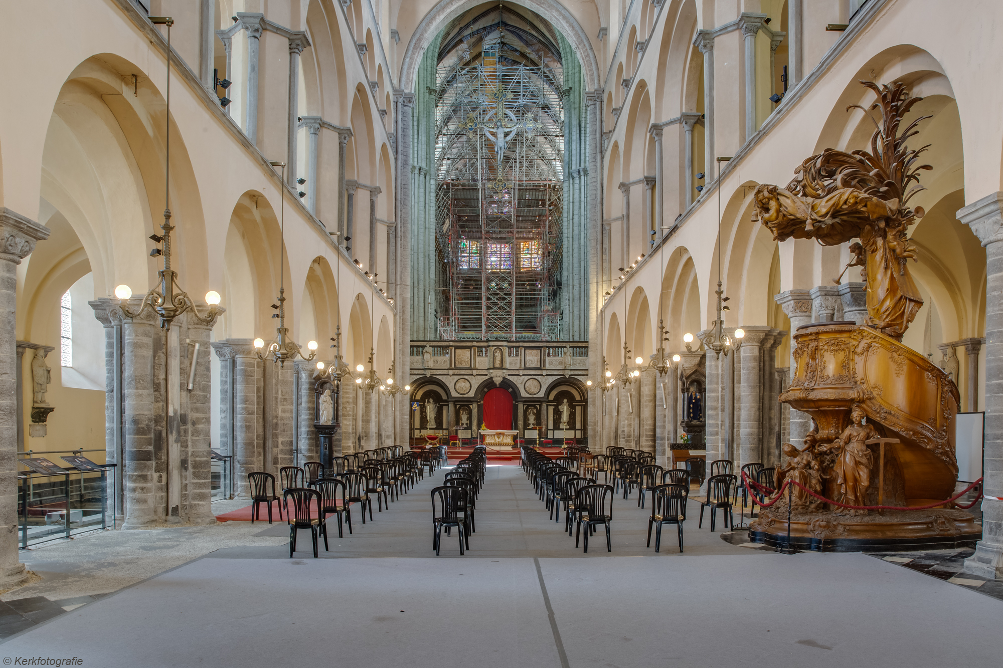 Met zijn 134 meter is de Doornikse kathedraal de grootste van België.