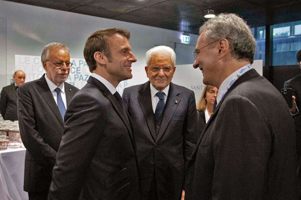 Emmanuel Macron en Sergio Mattarella met Andrea Riccardi (links) en Marco Impagliazzo van Sant'Egidio (rechts)