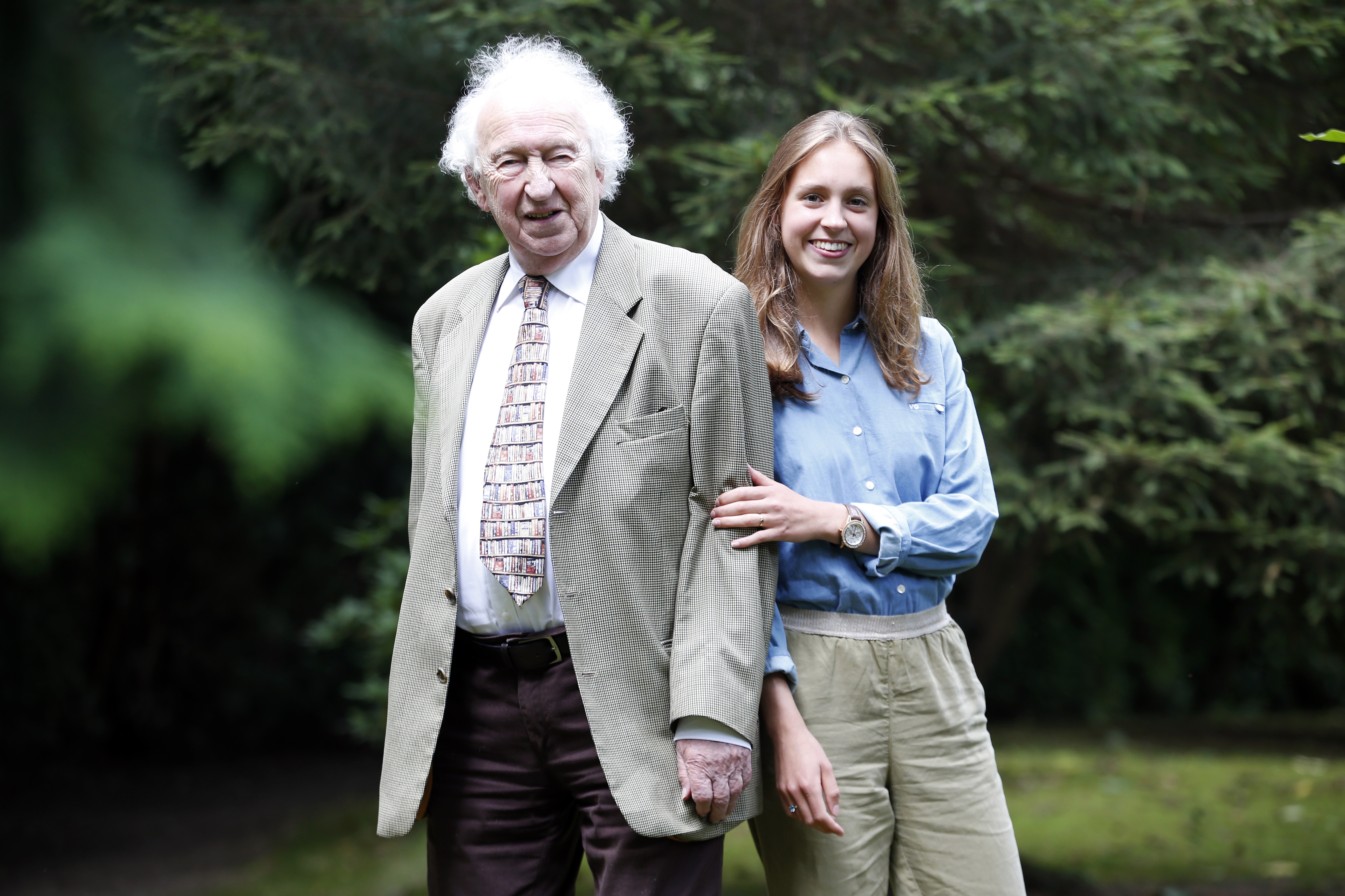 Opa Marcel en kleindochter Emma Storme © Kristof Ghyselinck/Tertio