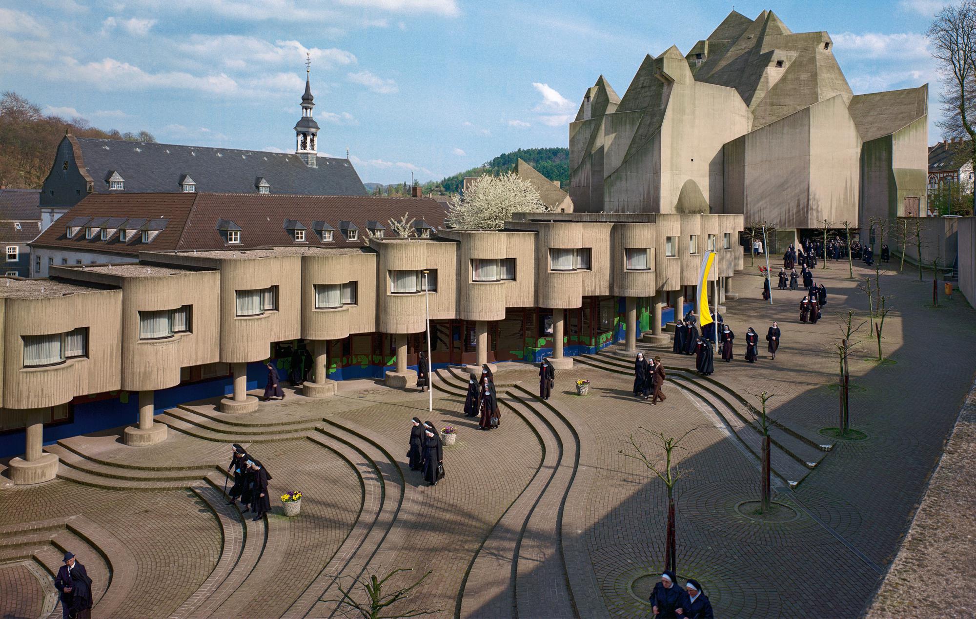 Zicht op de Maria Koningin van de Vredekerk in Neviges, een ontwerp van Gottfried Böhm