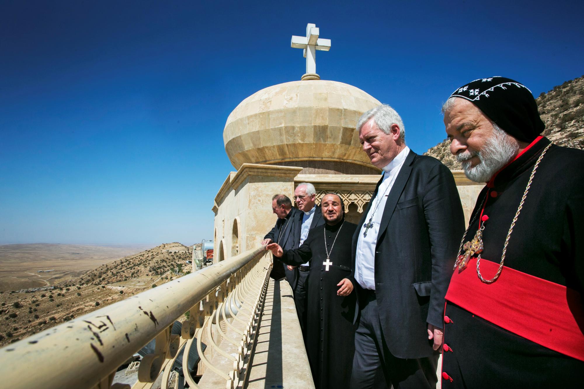 Mgr. Leon Lemmens bracht in september 2015 samen met mgr. Jozef De Kesel en mgr. Guy Harpigny een bezoek aan de 'Wachters op de dageraad' van Mar Mattai