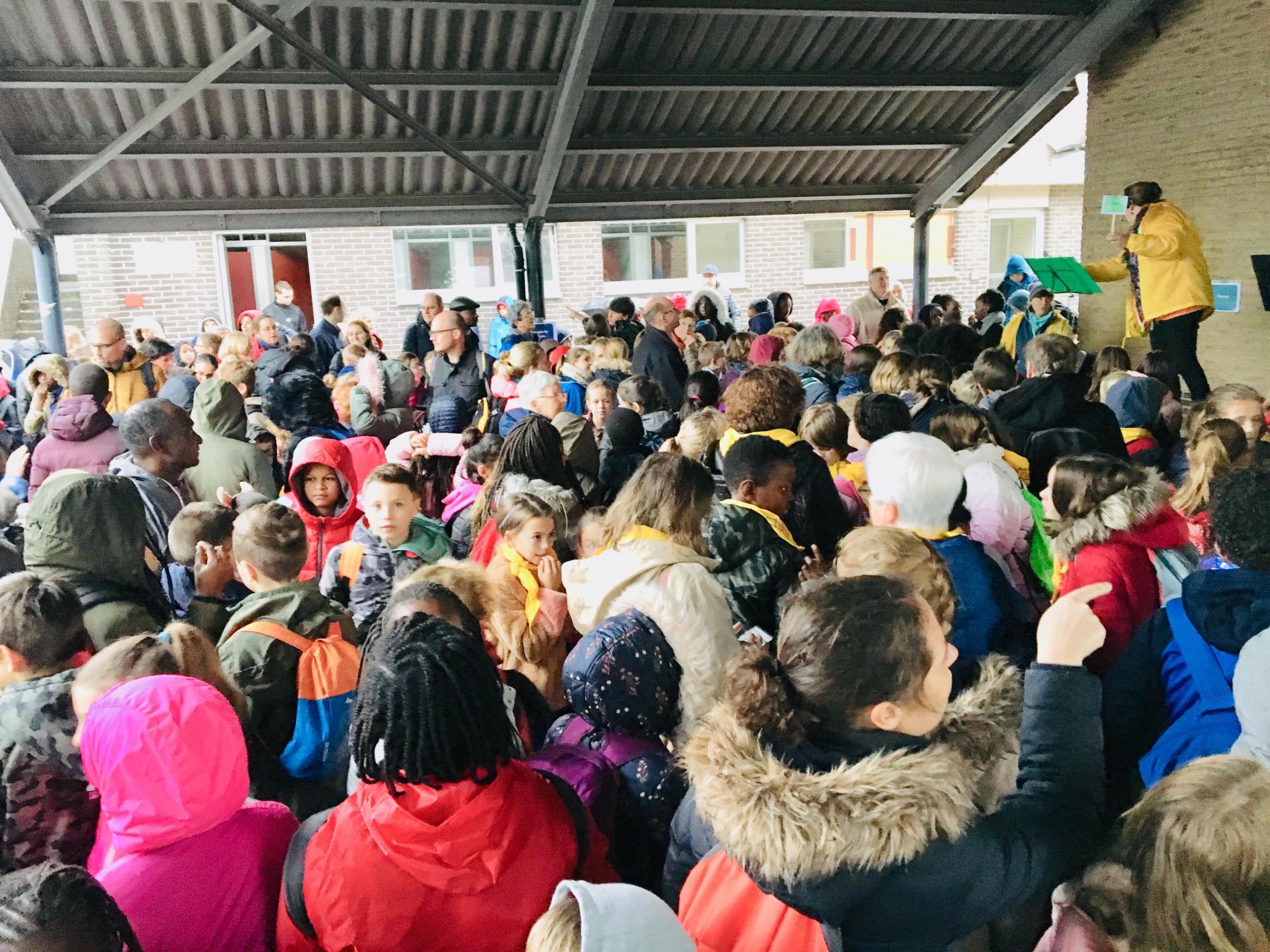 Een 300-tal kandidaat-vormelingen van het vicariaat Waals-Brabant verzamelden in Nivelles voor een zendingsdag