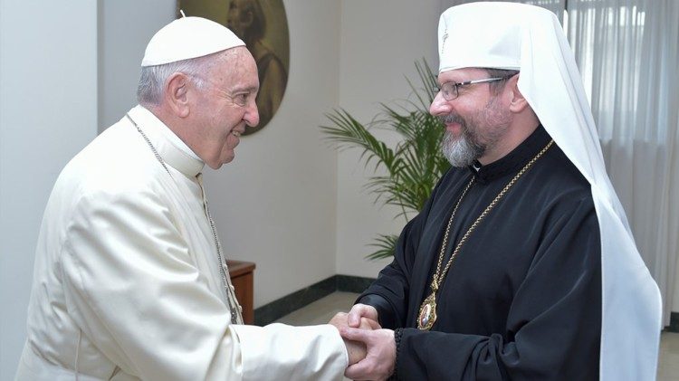 Paus Franciscus en Svjatoslav Sjevtsjoek van Kiev-Galicië, grootaartsbisschop van de Oekraïense Grieks-katholieke Kerk, op een archieffoto uit 2018