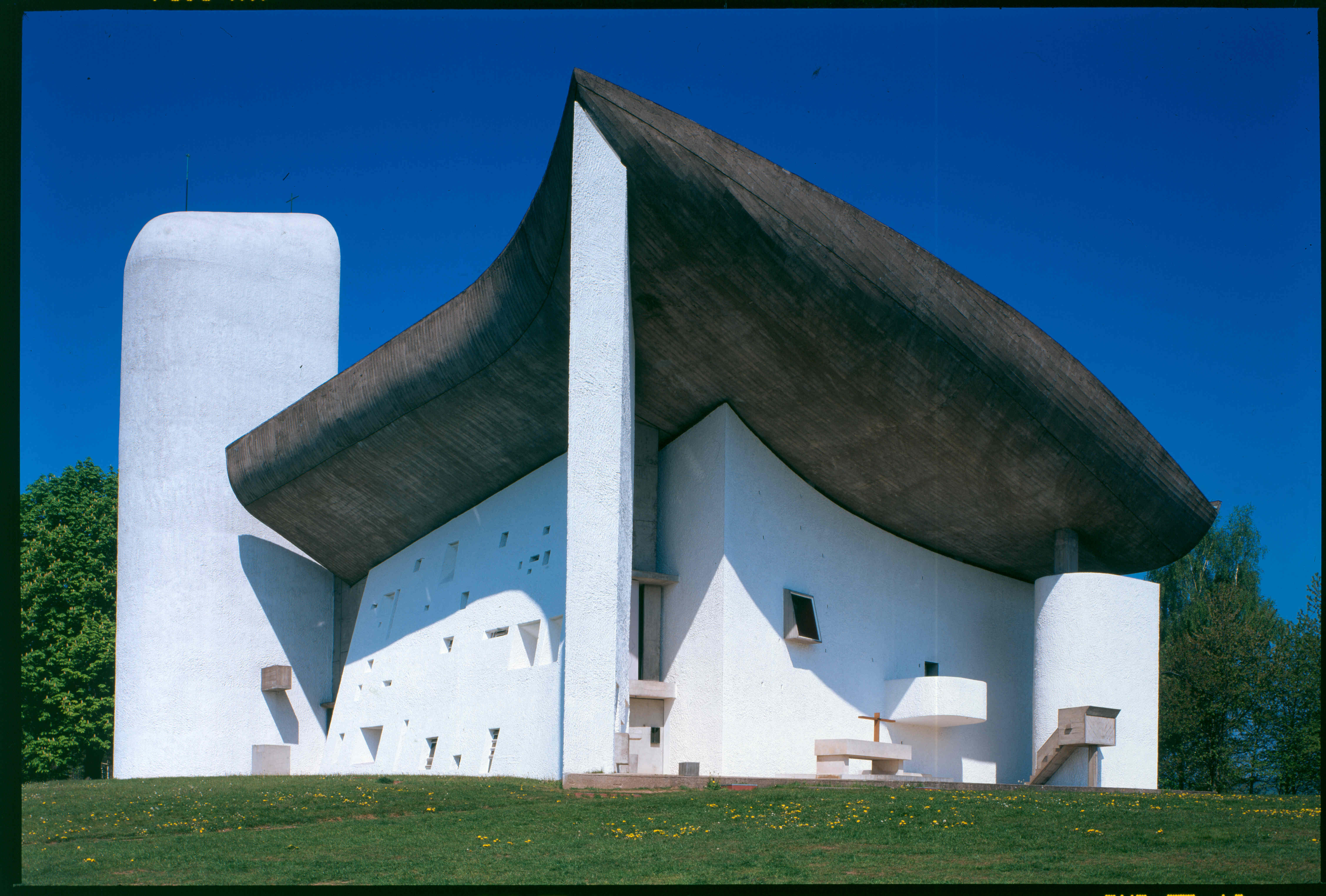 Notre Dame du Haut in Ronchamp. Ontworpen door Le Corbusier.