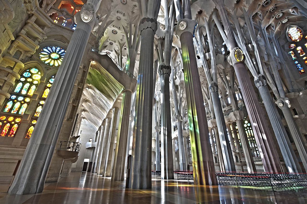 De lichtinval in de Sagrada-Familiabasiliek van Gaudí is fantastisch. 