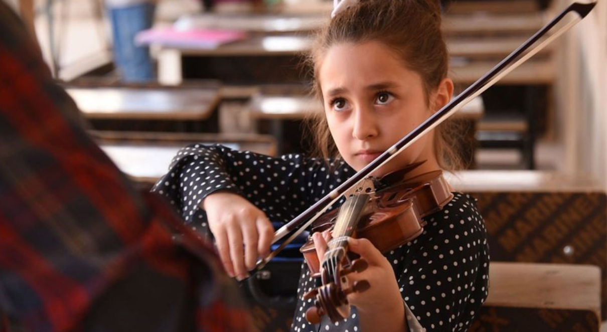 Voor een muziekschool in Mosul werden instrumenten ingezameld.