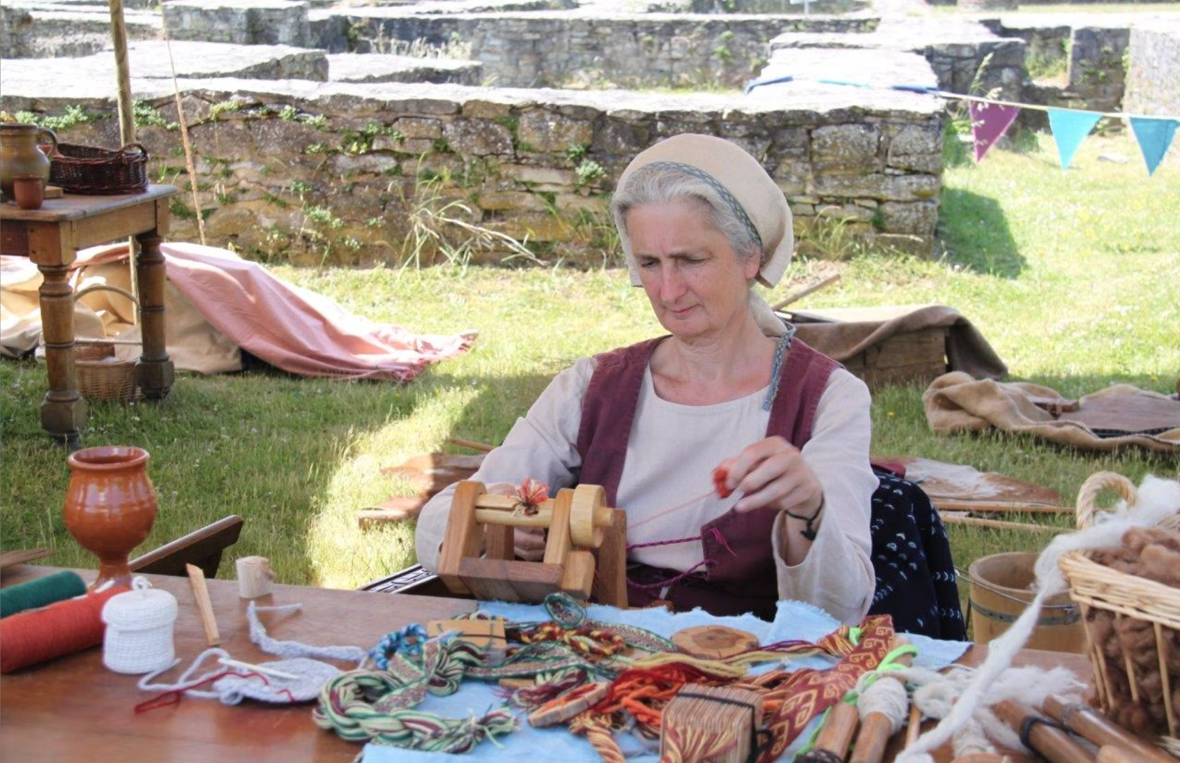 Re-enactment op de abdijsite in Ename