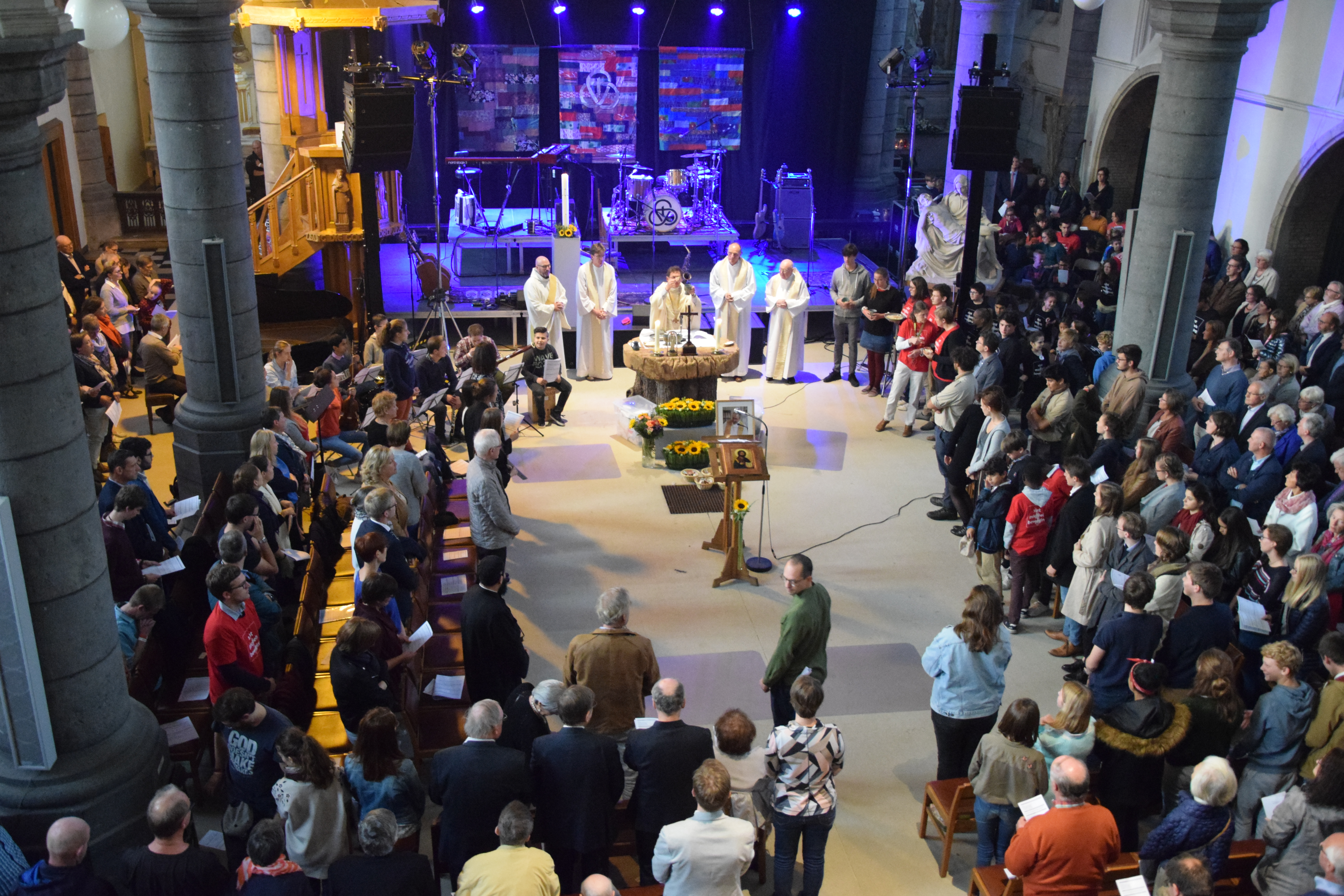 Eucharistieviering in de Kortrijkse Sint-Michielskerk ter gelegenheid van 25 jaar Sint-Michielsbeweging