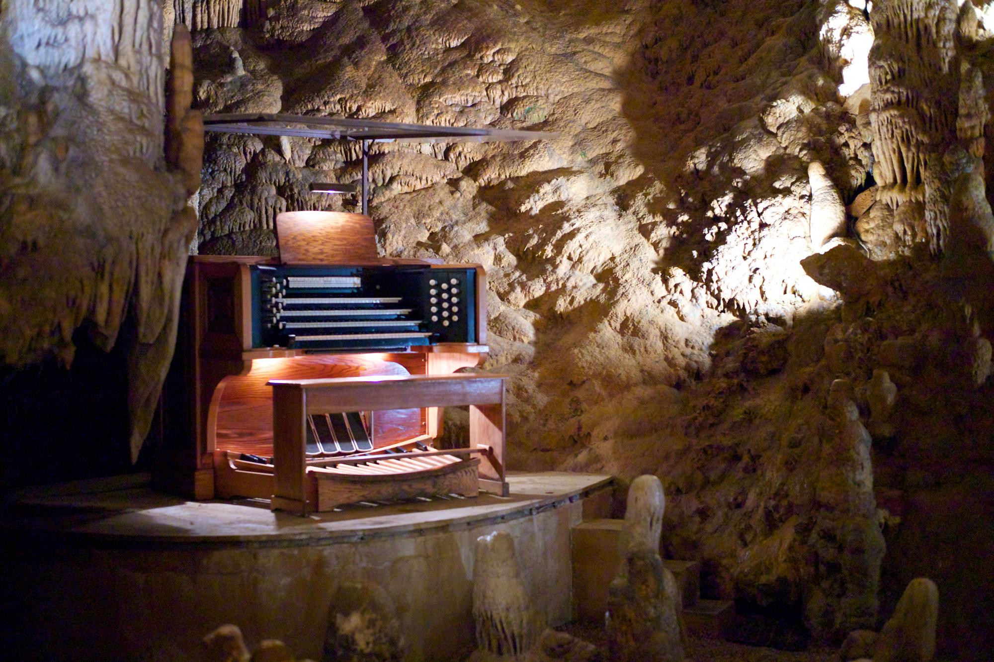 Op dit orgel kan je de stalactieten in de Luray Caverns (Virginia) het Ave Maria van Schubert laten voortbrengen.