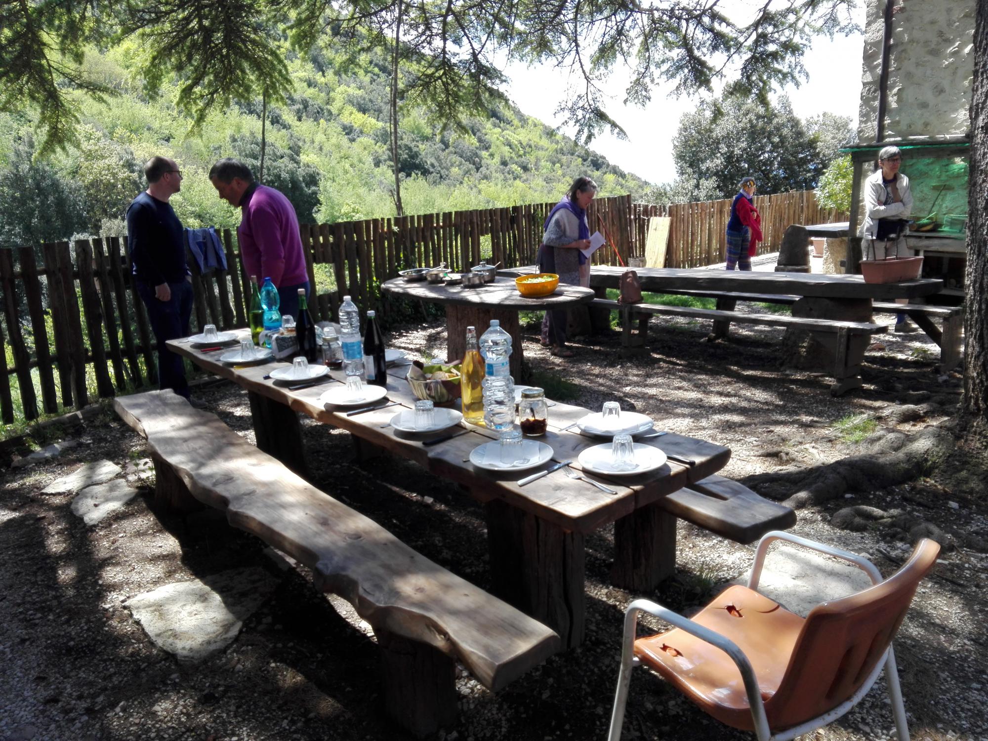 Eenzaamheid en gezelligheid: op het terras van La Romita geniet je van allebei.