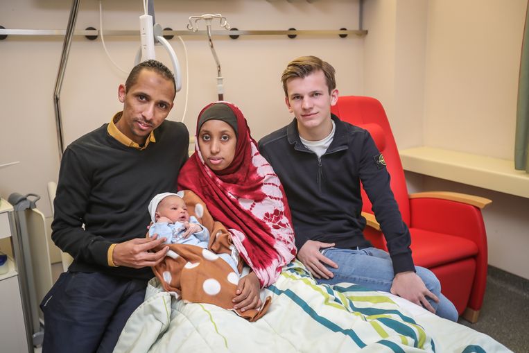 Thuur Vanhove bracht het Somalische koppel veilig naar het ziekenhuis, maar de kleine Shurahbil werd nog voor aankomst geboren.