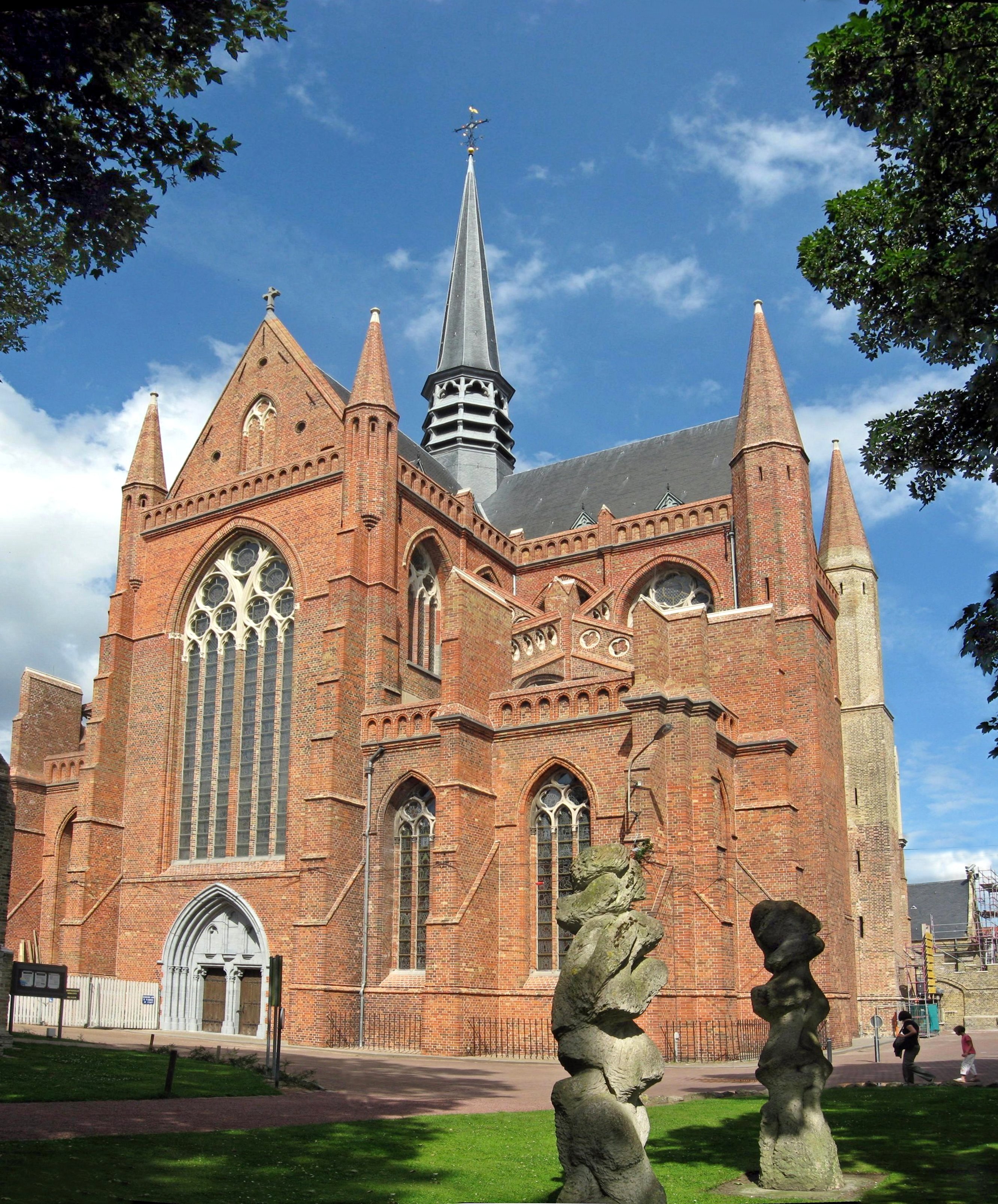 De Sint-Walburgakerk in Veurne