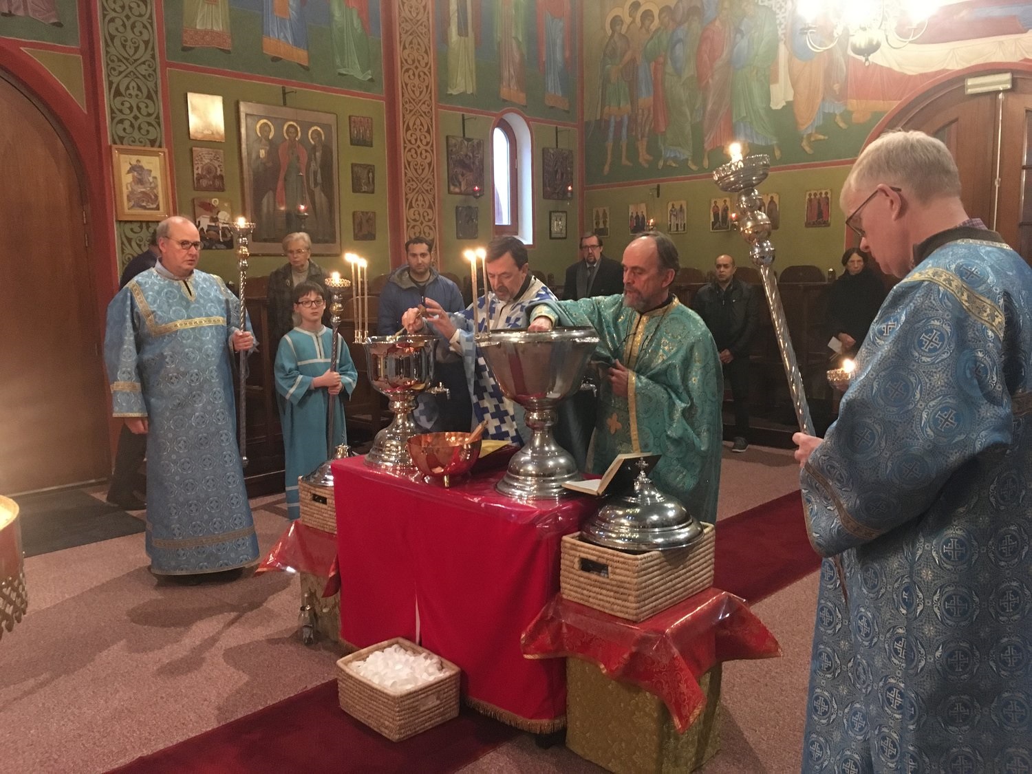 Viering van de Theofanie in de orthodoxe parochie van Gent op 6 januari 2019 en dus in precoronatijden