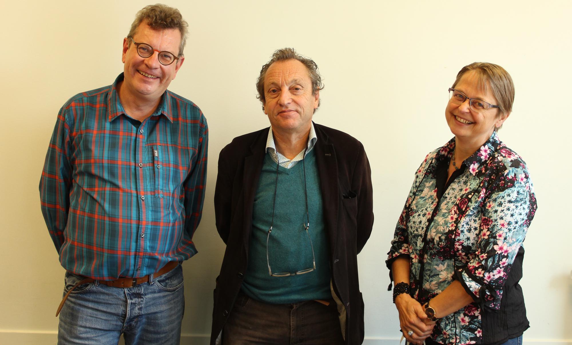 (Vlnr) Eric Joris, Koen Kinsbergen en Petra Schipper, initiatiefnemers van De Woonterp, een huisvestingsproject voor vluchtelingengezinnen in Antwerpen