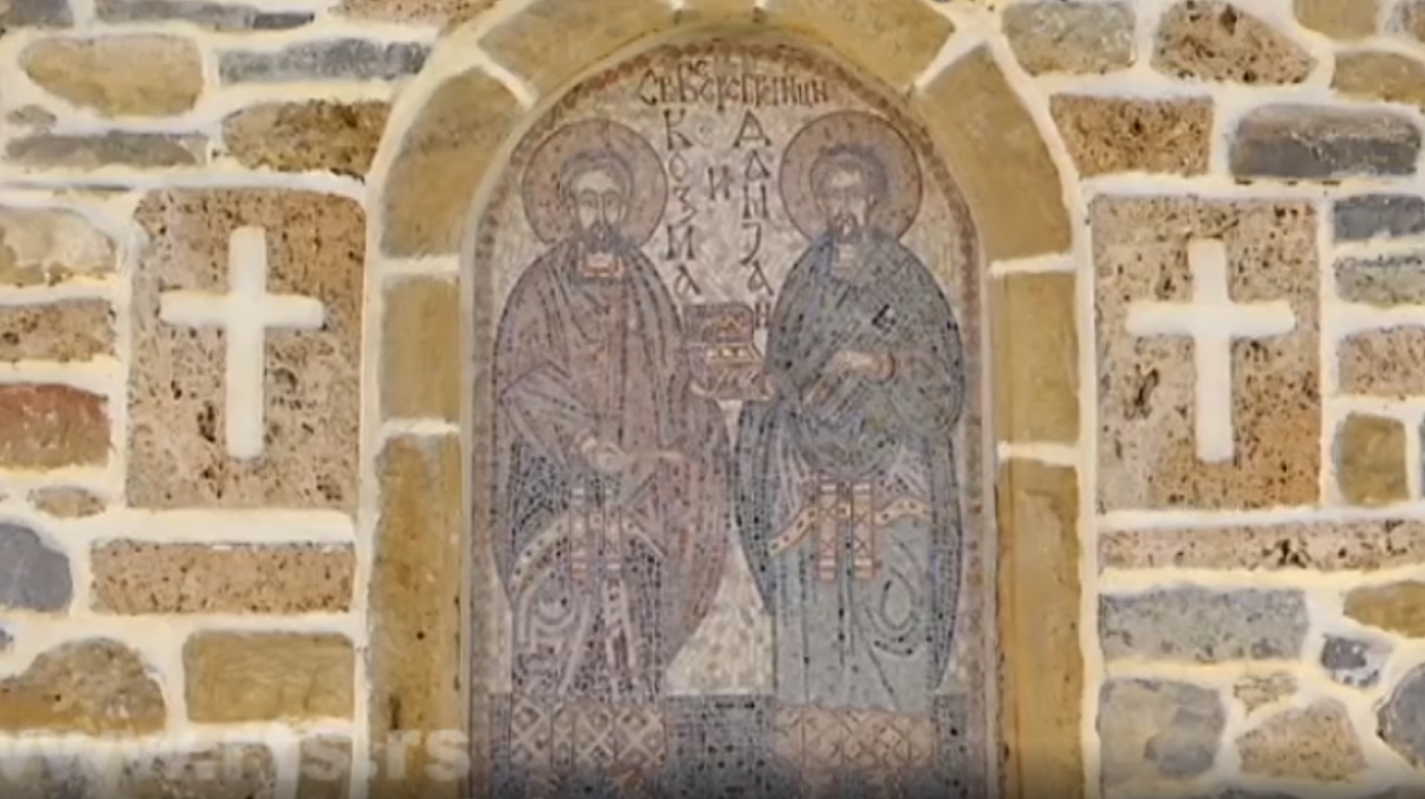 Icoon in de voorgevel van de kloosterkerk in Zociste, die de heiligen Cosmas en Damianus voorstelt; het klooster werd tijdens de oorlog in Kosovo vernield, maar is intussen gerestaureerd