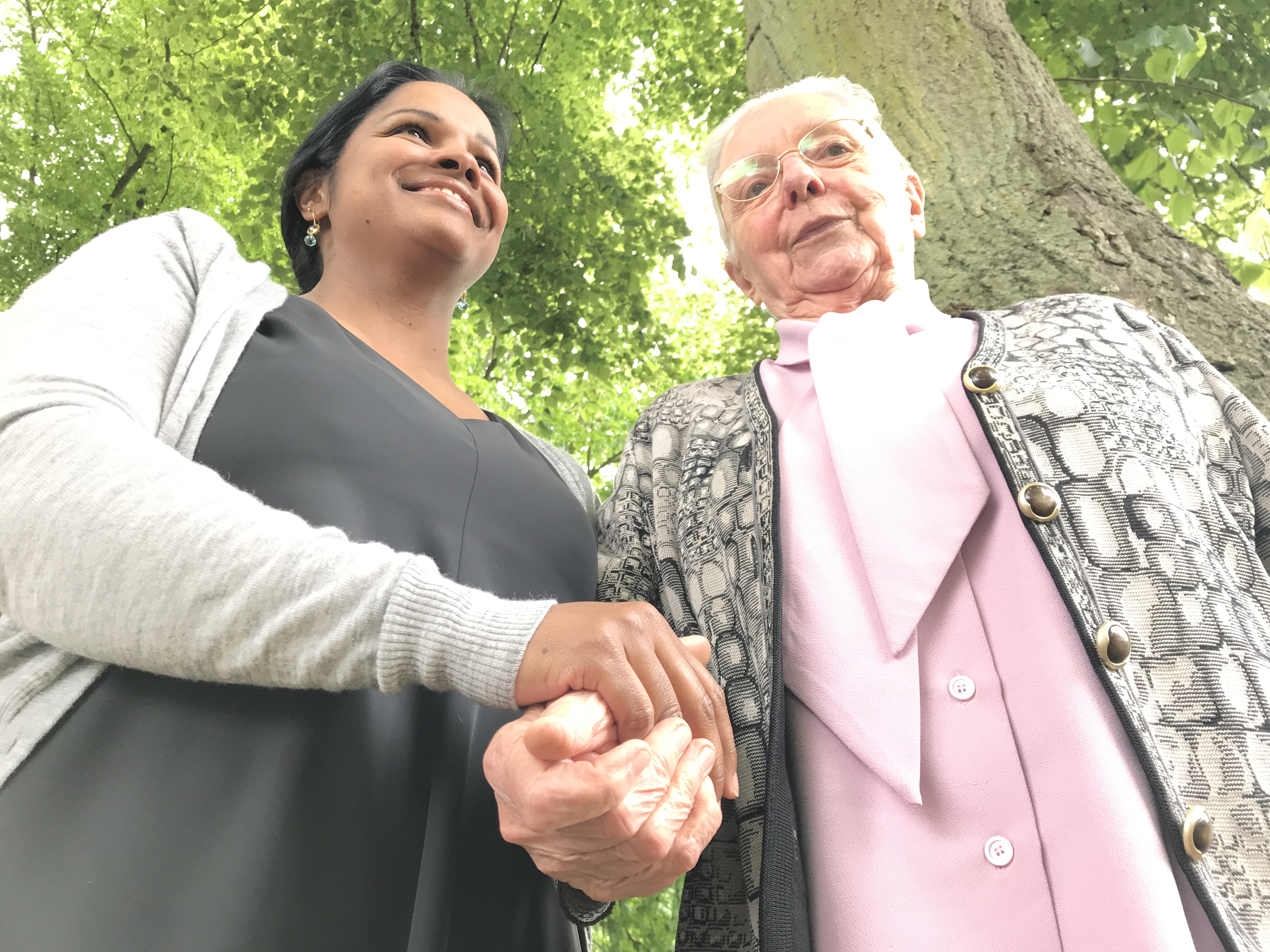 Julie Hendrickx en Jeanne Devos: 'Solidariteit kun je leren. Maak delen vanzelfsprekend.'