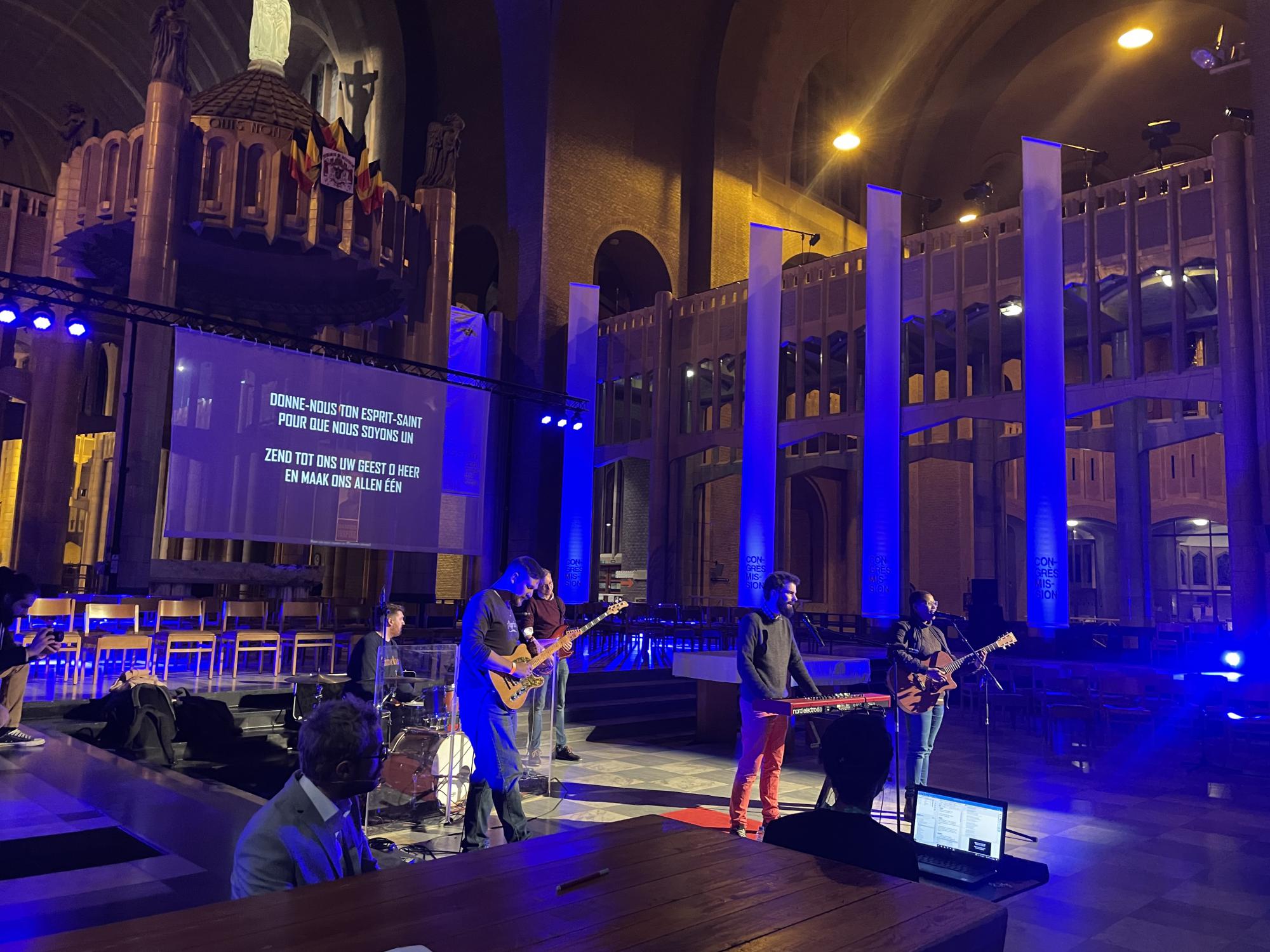 Een sfeerbeeld uit de editie van 2022, die 1.700 mensen naar de basiliek van Koekelberg lokte. 