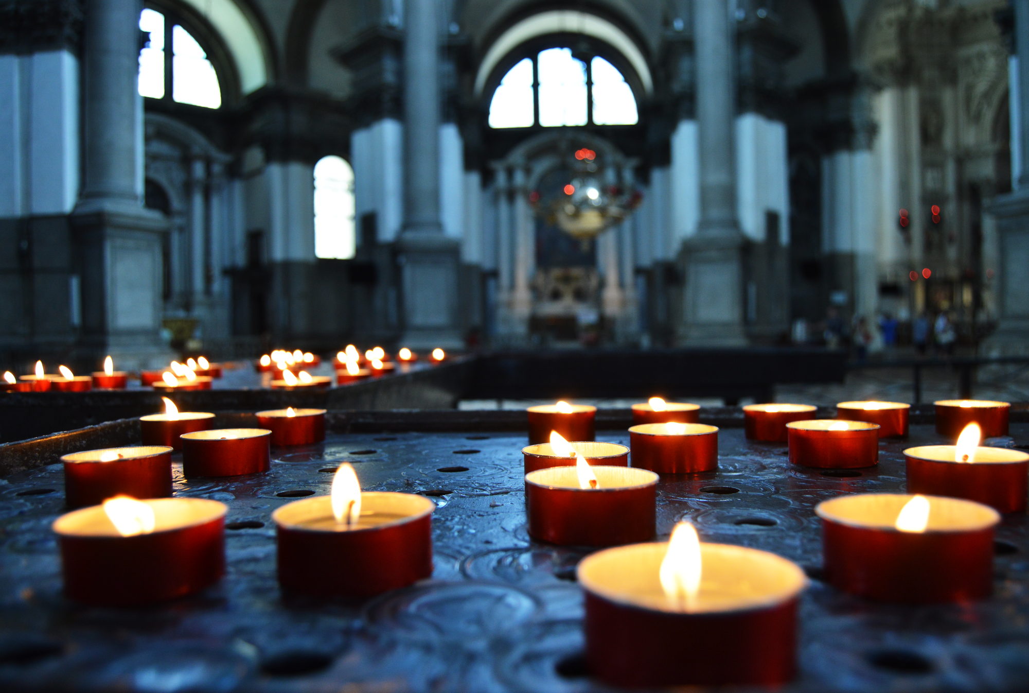 Zolang we God in ons hart dragen, blijven we geloven in mensen. Alleen zo kan het goede uiteindelijk overwinnen.