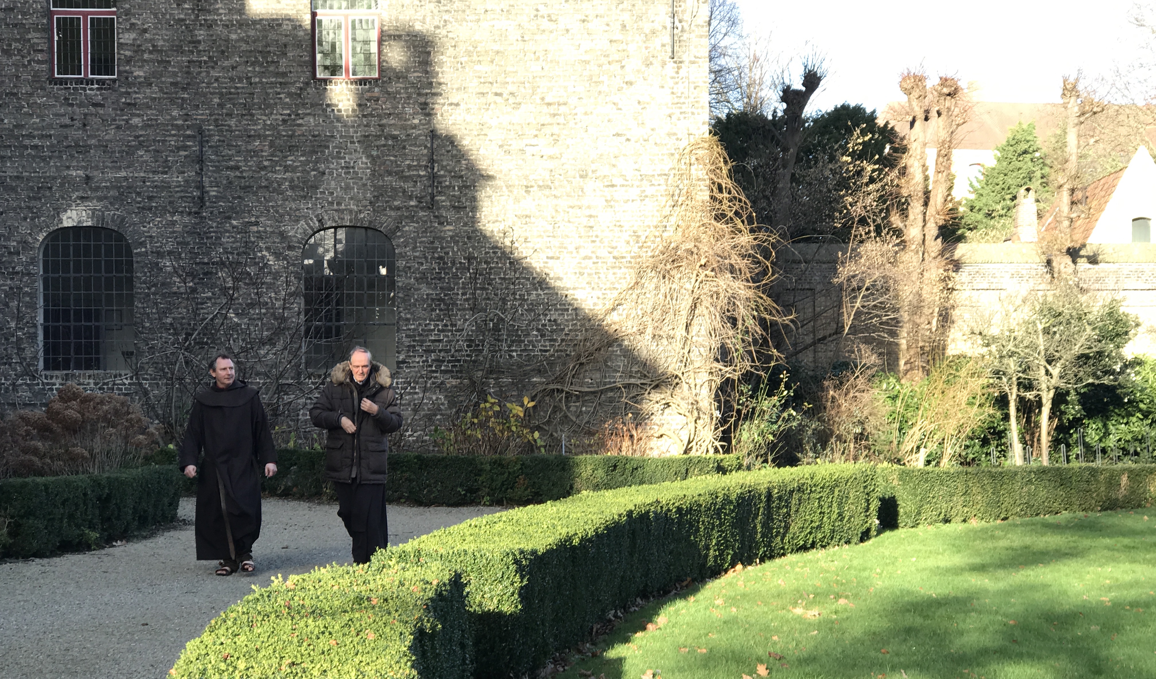 De tuin van de Karmel in Brugge, een oase van rust en schoonheid voor wie hem wil ontdekken.