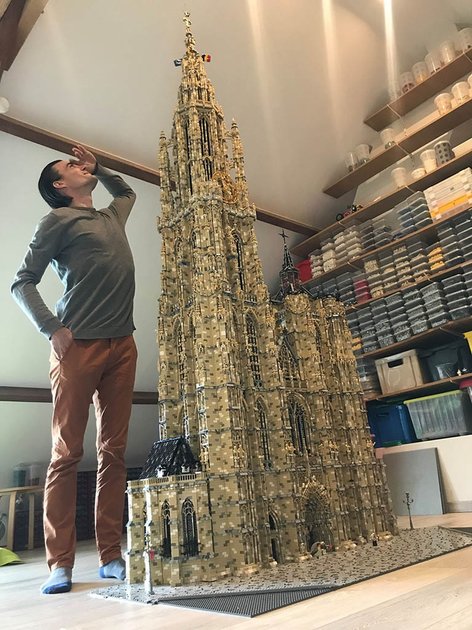 Nick Mortier bouwde de O.L.V.-kathedraal van Antwerpen na in lego.