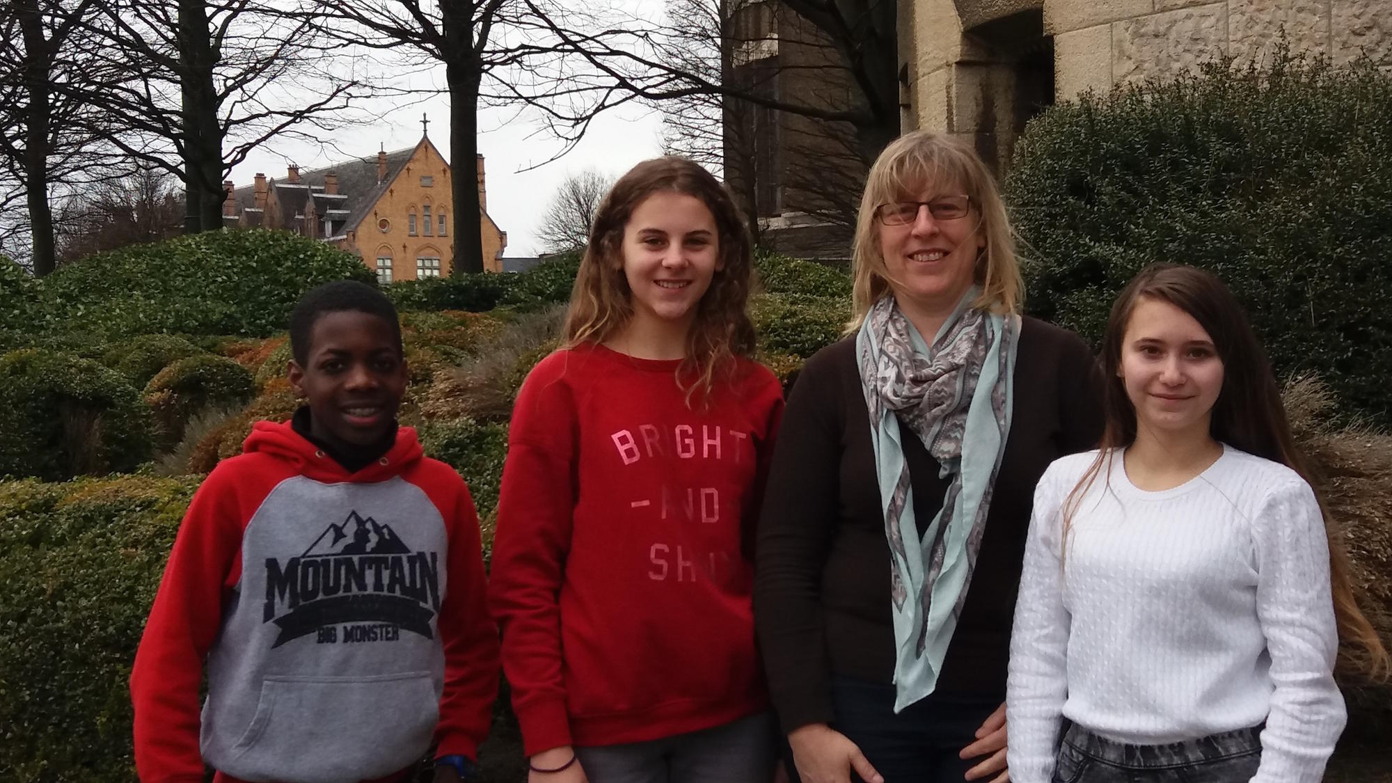 Tieners en begeleider Erika De Brandt, plussers in Anderlecht.