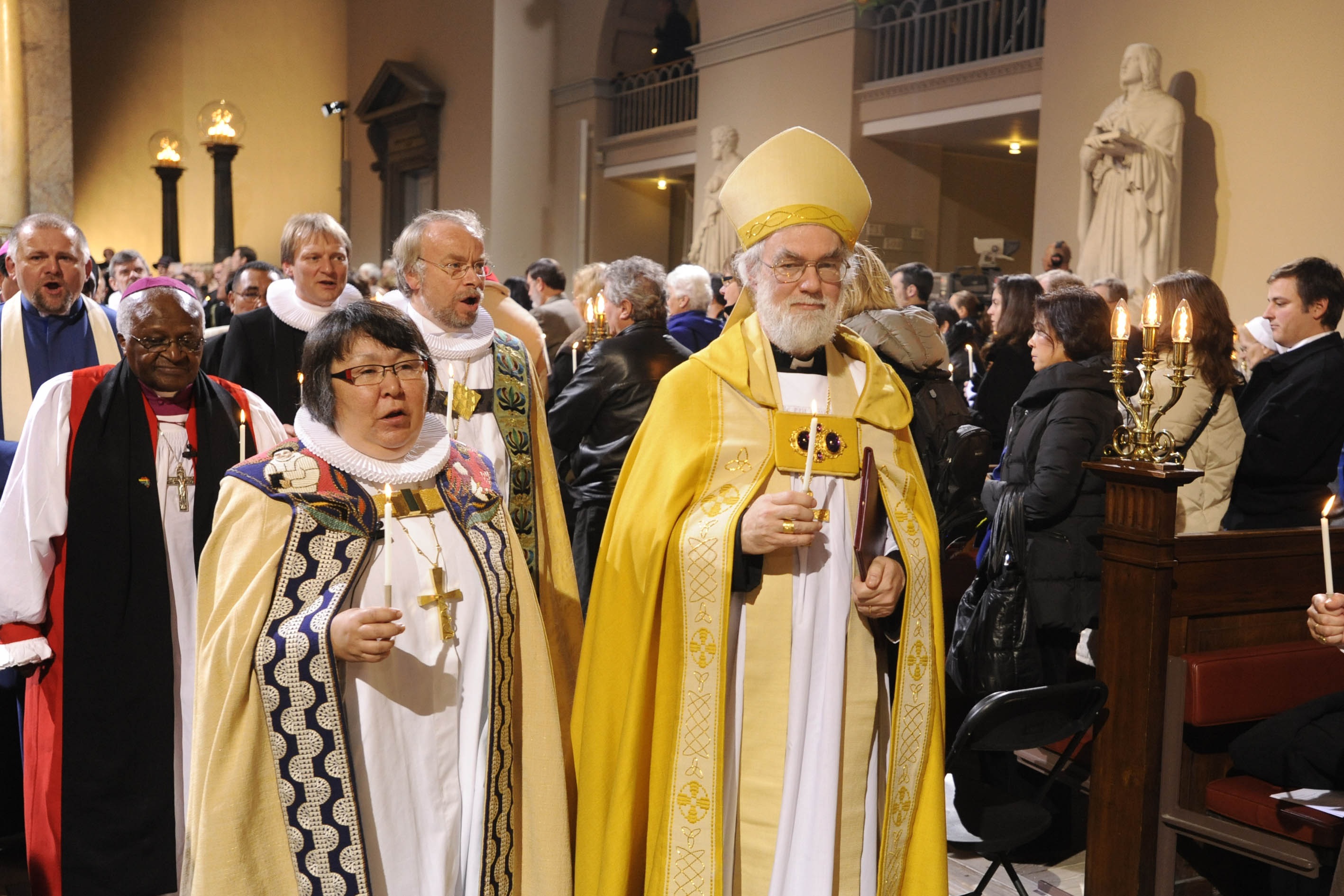 Oecumenische viering in Kopenhagen in 2009. Op de voorgrond de Zuid-Afrikaanse Aartsbisschop Desmond Tutu, de Lutherse bisschop van Groenland, Sofie Petersen en de Anglicaanse aartsbisschop van Canterbury Rowan Williams.