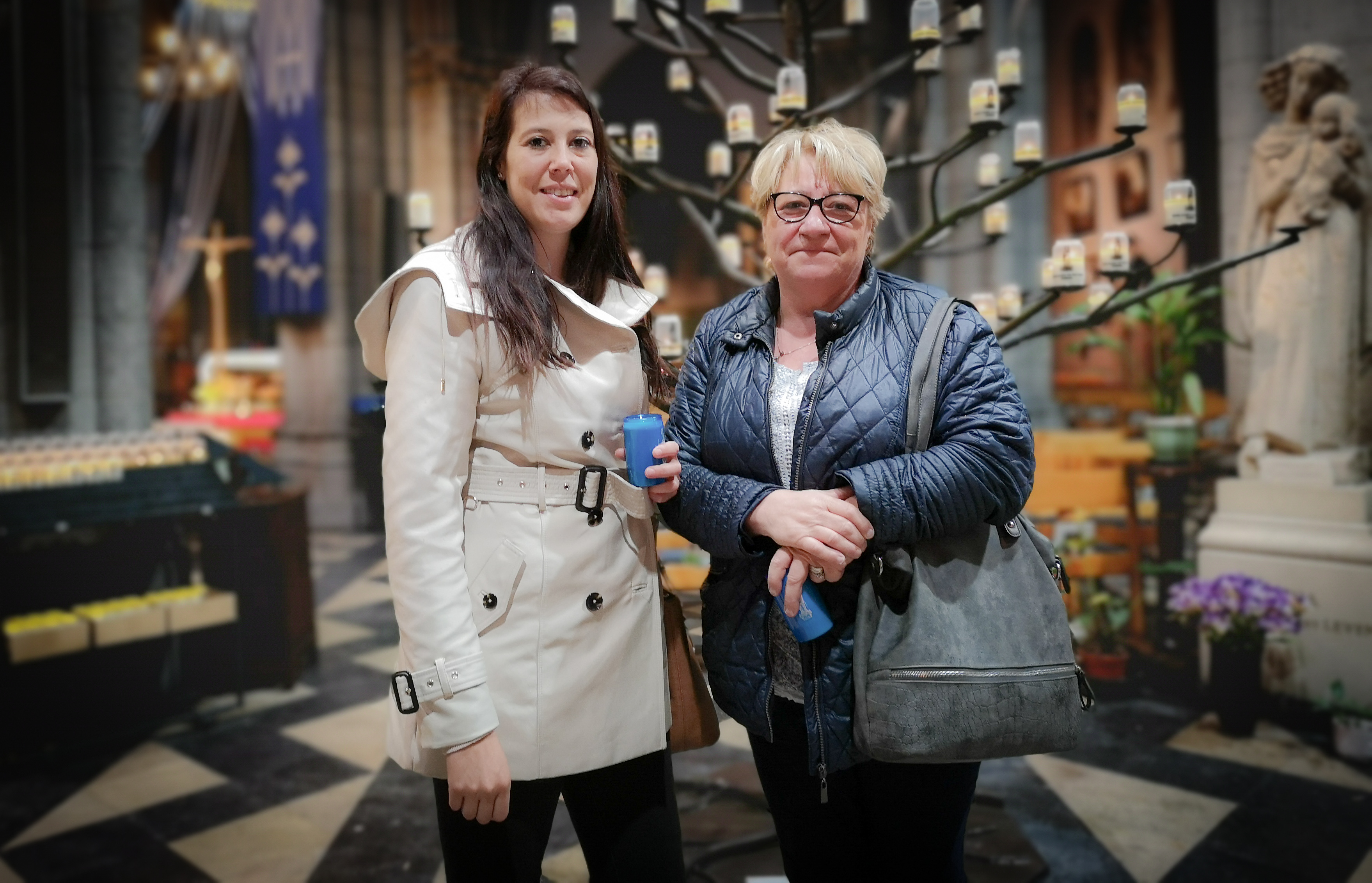 Vicky en Nadine in de basiliek van Onze-Lieve-Vrouw van Dadizele 