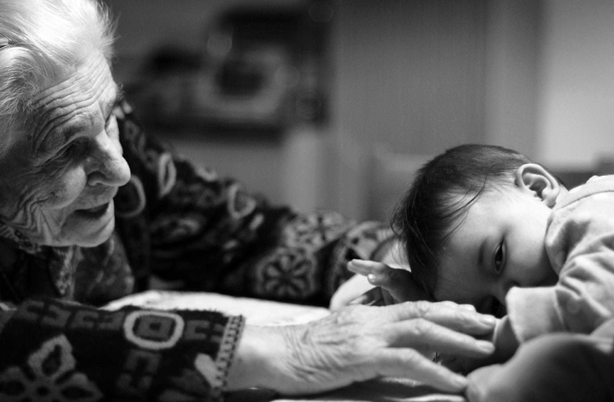 'In de tijd van Allerheiligen en Allerzielen vinden we troost bij elkaar, en verbondenheid rond dezelfde voorouders of gemiste geliefden, allemaal samen in de warme armen van onze God.'