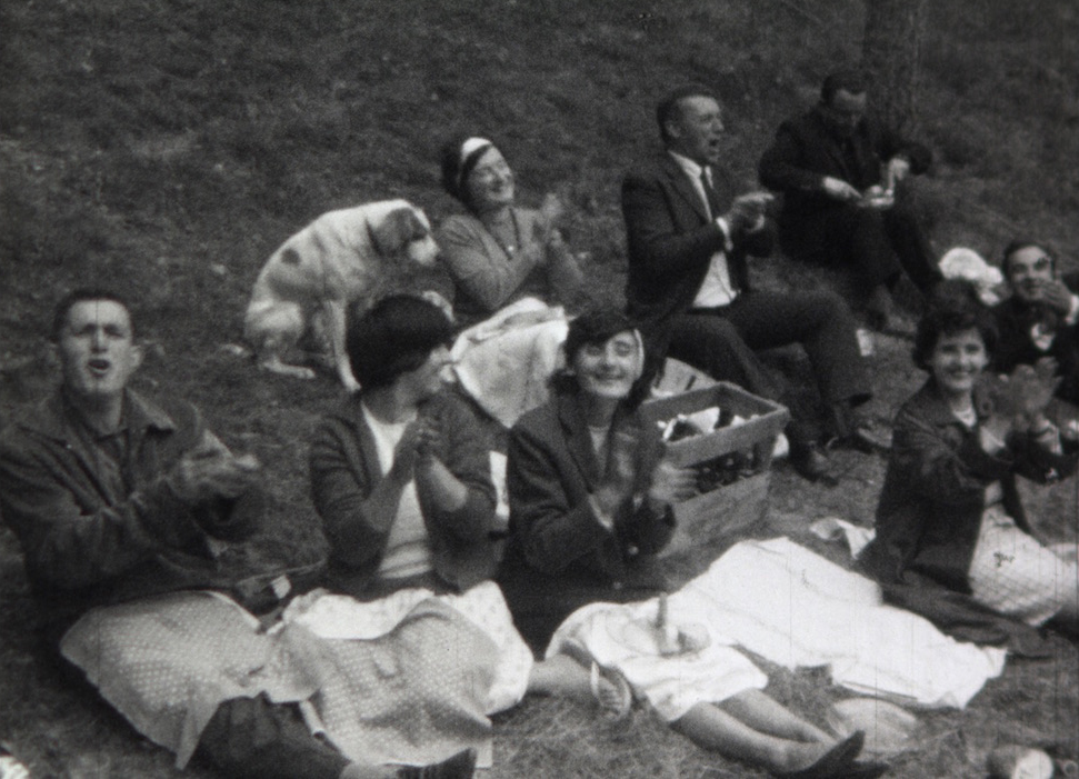 Picknick met de bewoners van het psychiatrisch ziekenhuis van Saint-Alban.