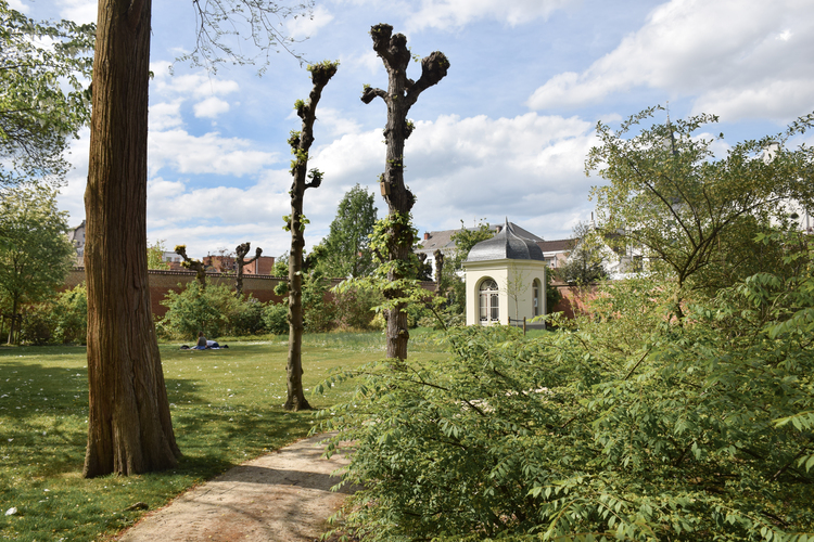 Stiltetuin bij Aartsbisschoppelijk Paleis