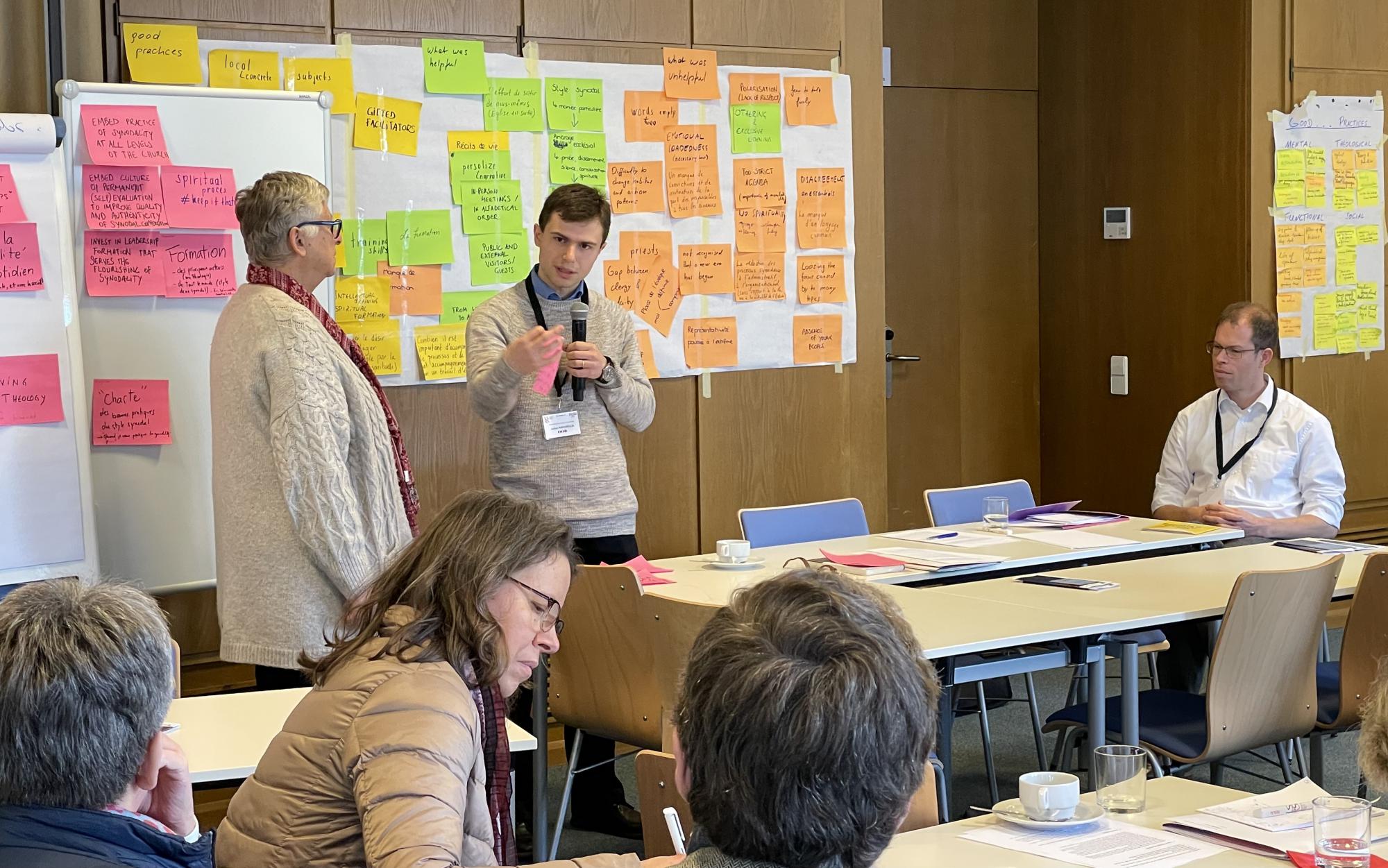 Op een driedaagse meeting in Luxemburg wisselen theologen en mensen uit de pastorale praktijk ervaringen uit over synodaliteit.