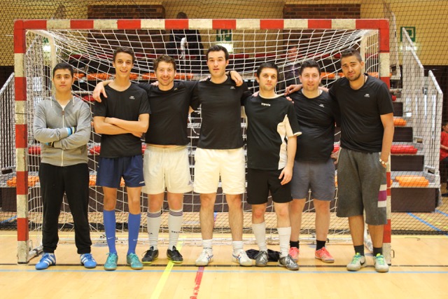 Het voetbalteam van de fraterniteit, Kurt Suenens is 2de van rechts. © FHA