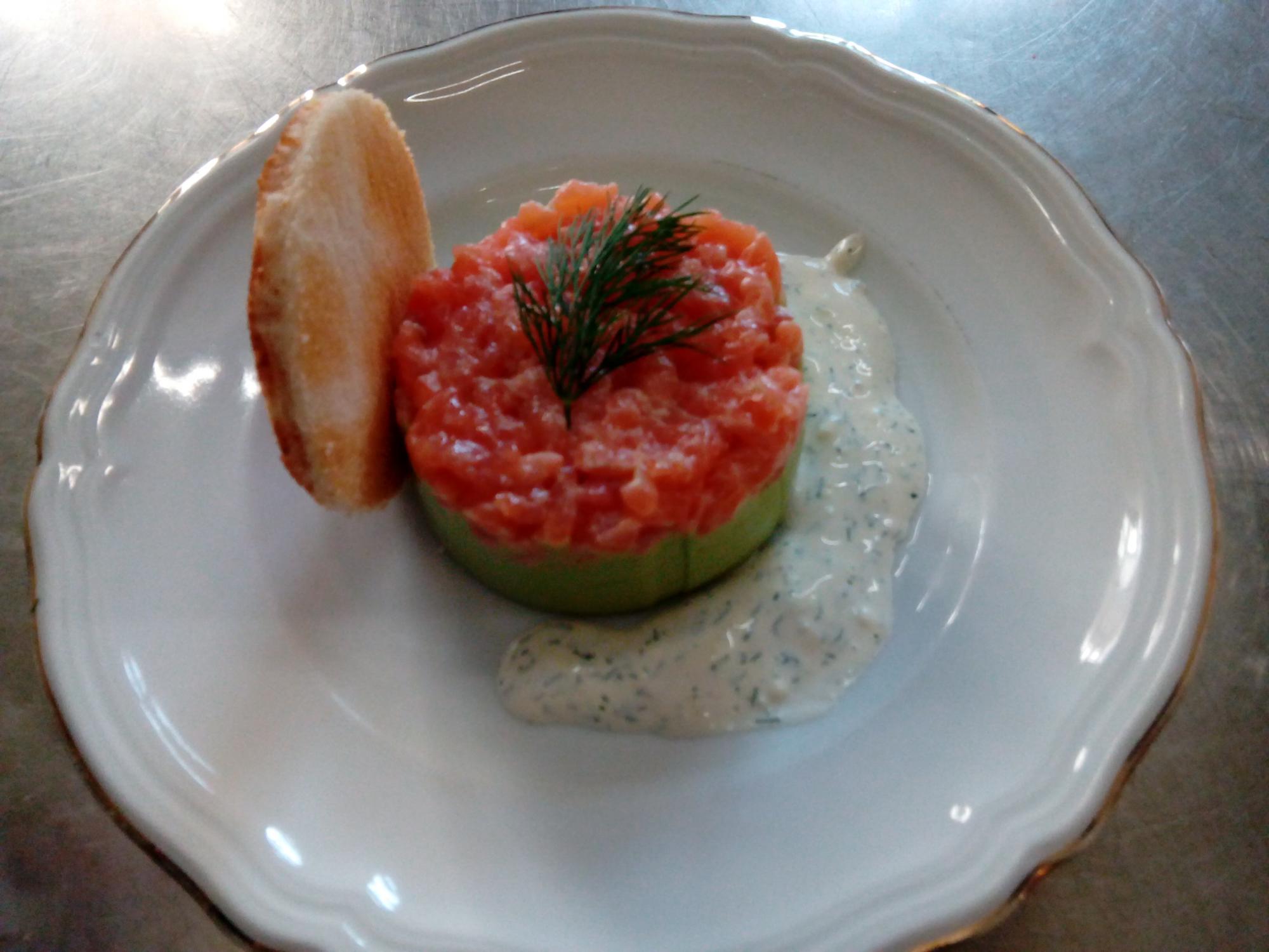 Zalmtartaar, vegetarisch gerecht uit de keuken van de karmelieten in Brugge.