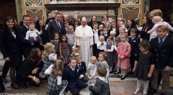 Paus Franciscus ontving een omvangrijke delegatie van de familie von Habsburg