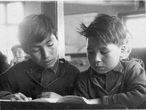 Jaren 1940: inheemse kinderen in de Pelican Lake Residential School in Canada. 