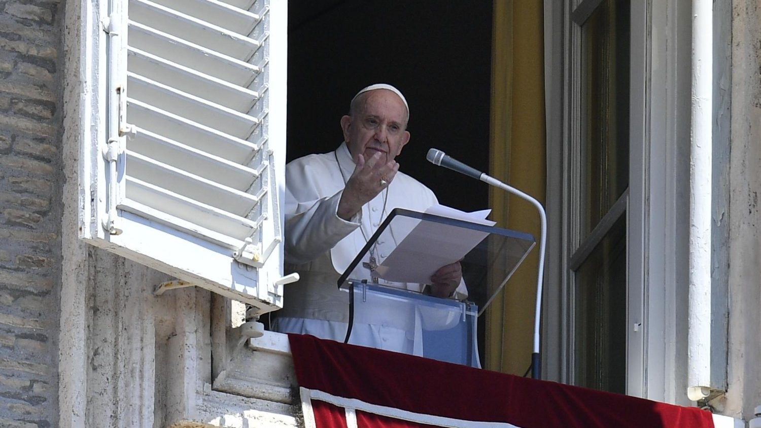 Paus Franciscus tijdens een Regina Coelitoespraak in 2020