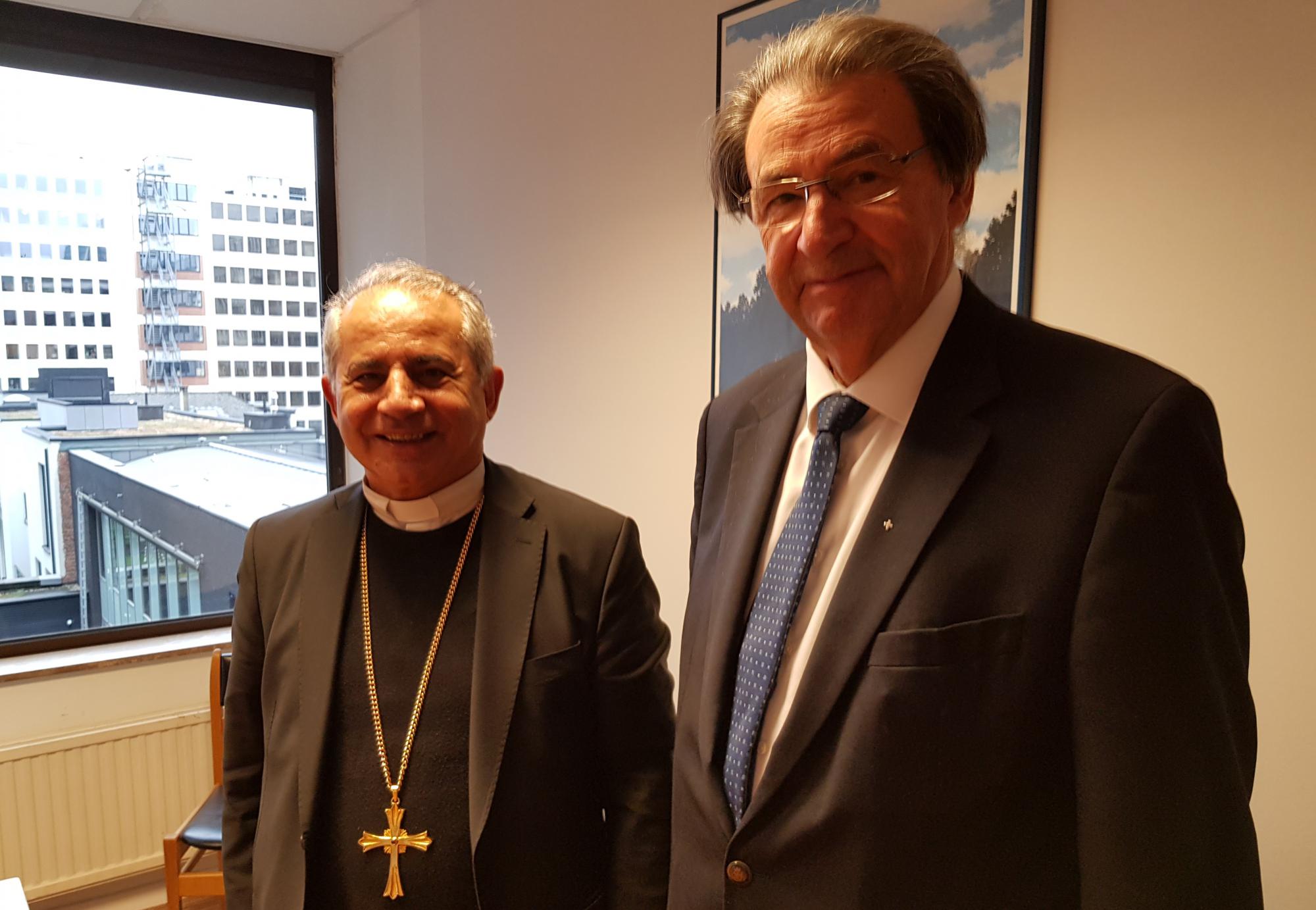 Mgr. Michaeel Najeeb, de aartsbisschop van Mosul en Akkra (links) en mgr. Herman Cosijns, secretaris-generaal van de Bisschoppenconferentie