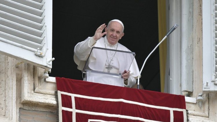 Paus Franciscus tijdens het Angelusgebed