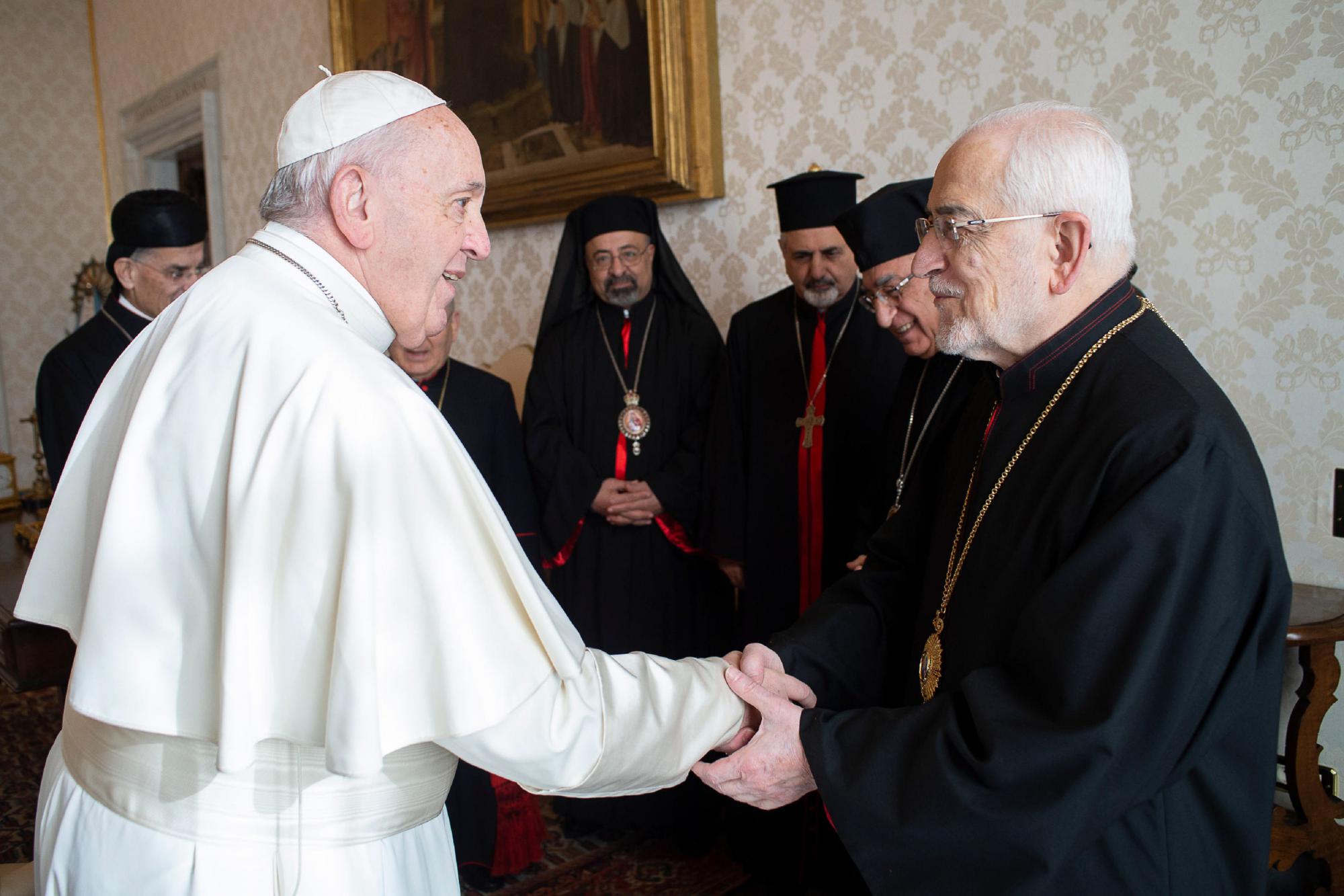 Paus Franciscus met patriarch Krikor Bedros XX