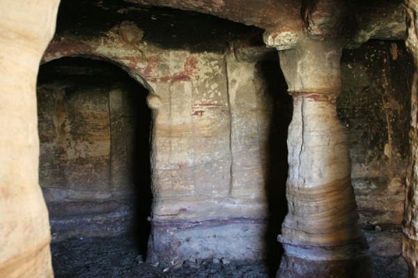 Een antieke met de hand uitgehouwen rotskerk aan het klooster van Abune Agraham (Hagos Abrha Abay)