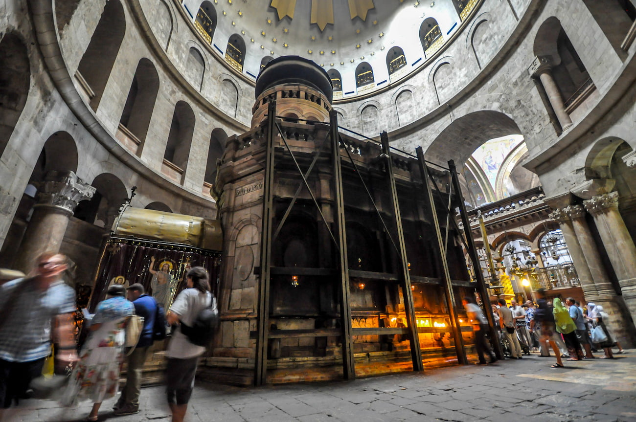 Aedicula binnen in de Heilige Grafkerk in Jeruzalem