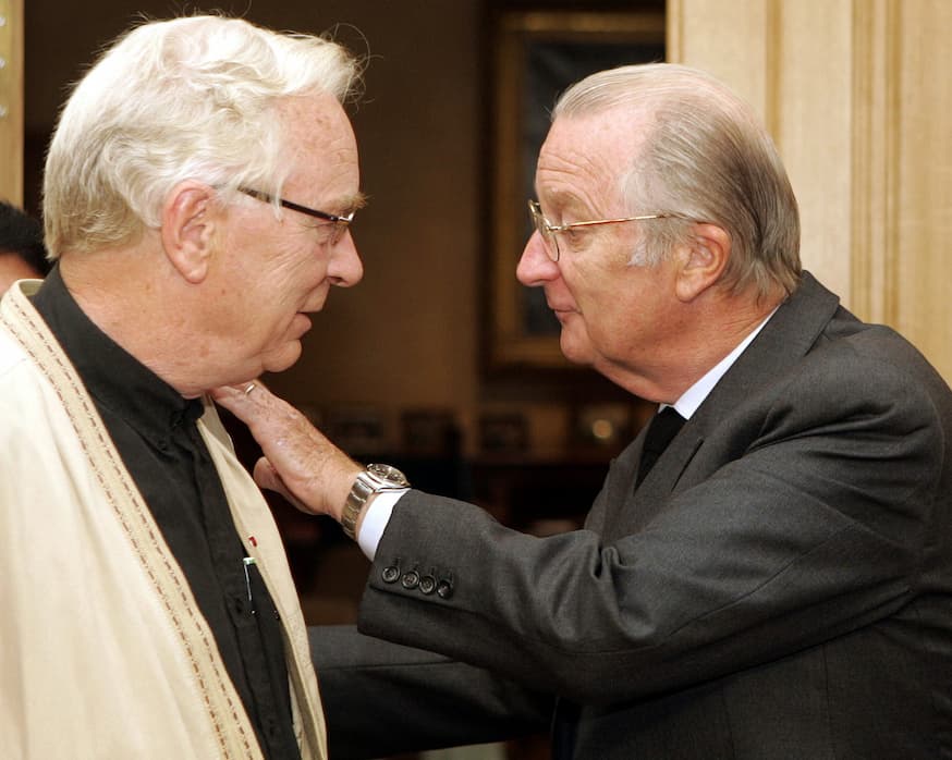 Frans (Francisco) van der Hoff wordt in 2005 als medeoprichter van het fairtradelabel Max Havelaar door koning Albert ontvangen op het Koninklijk Paleis in Brussel