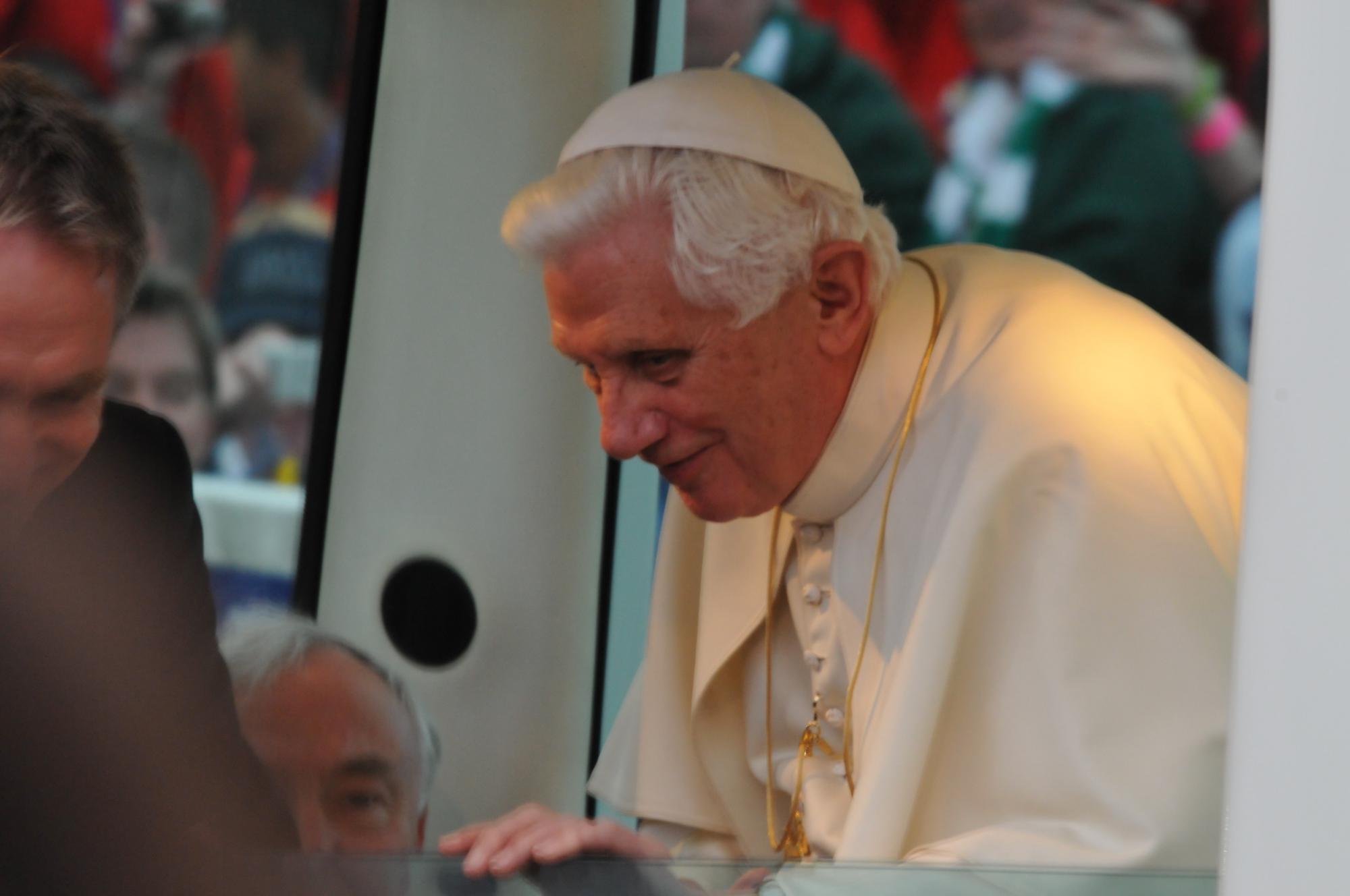 Benedictus XVI met zijn secretaris Georg Gänswein in Londen