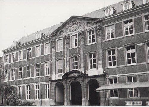 Het gebouw aan de Biezekapelstraat