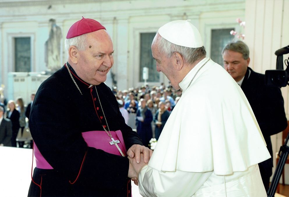 Bisschop Frans Wiertz in een onttmoeting met paus Franciscus