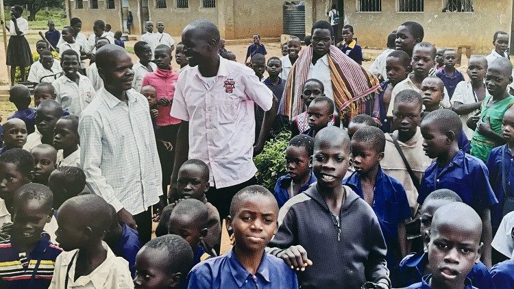 Catechisten en leerlingen in Oeganda