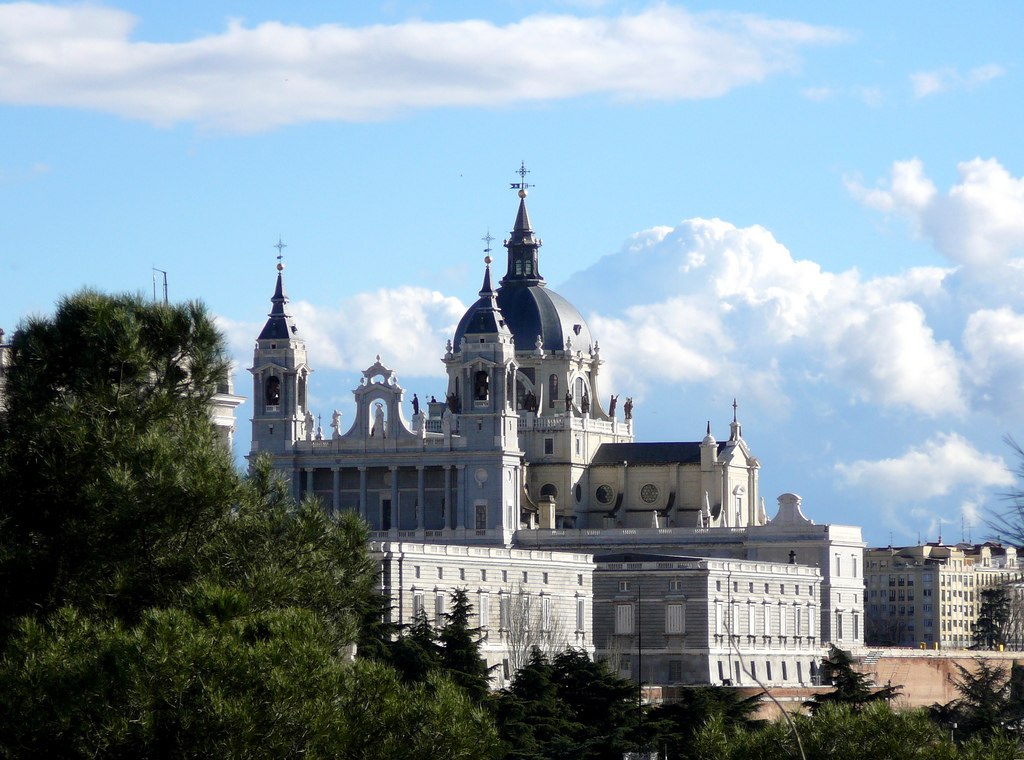 Almudena kathedraal in Madrid