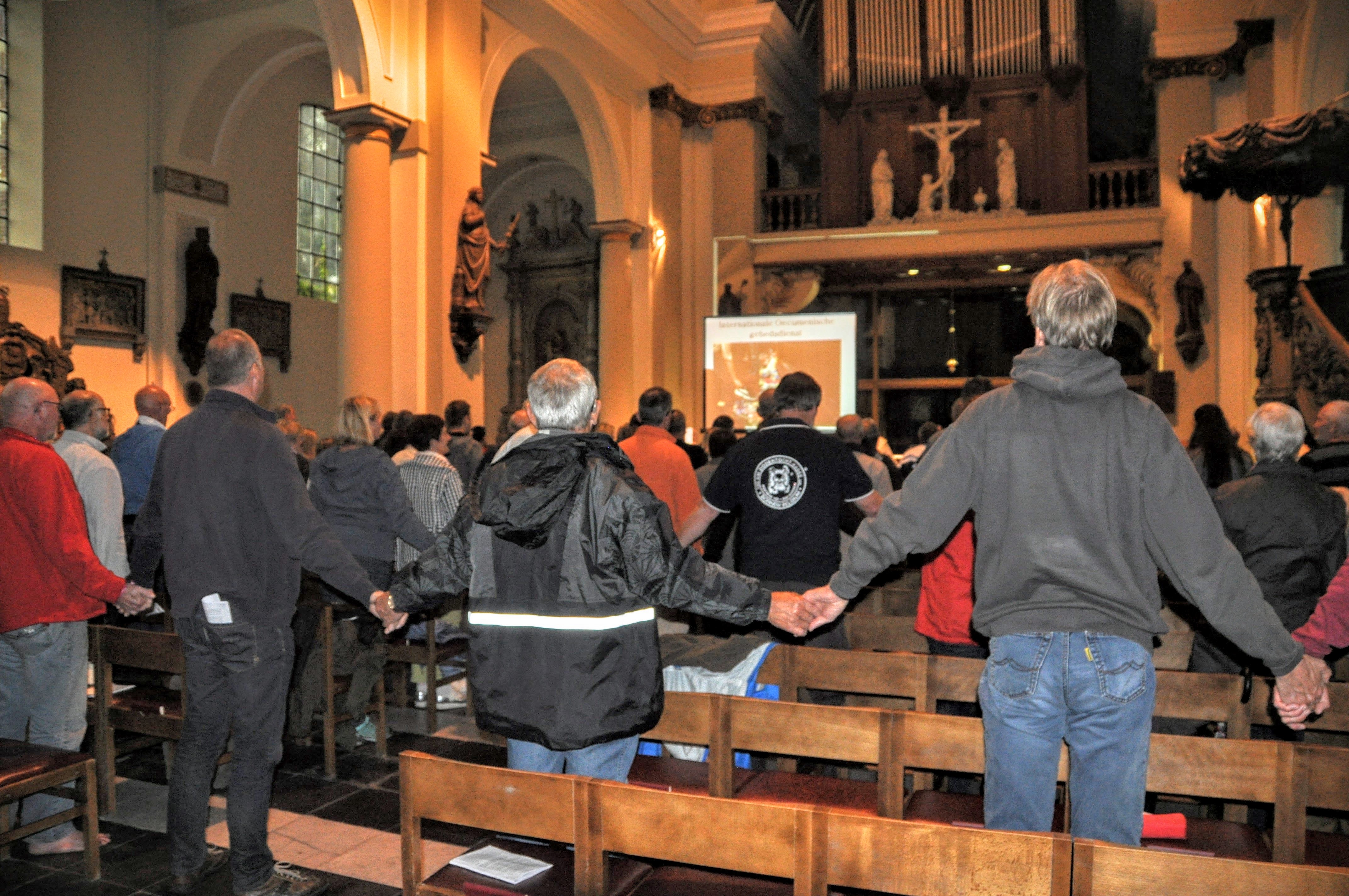 Sfeerbeeld van een vorige oecumenische gebedsdienst daags voor de Dodentocht in Bornem