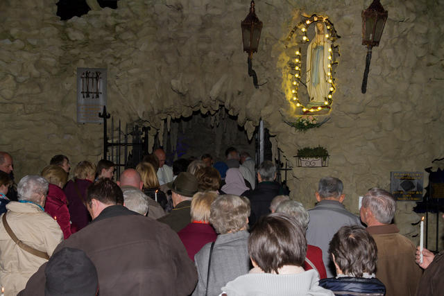 Opening van het bedevaartseizoen in de Basiliek O.L.V. van Lourdes in Oostakker