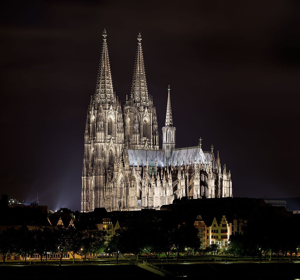 De kathedraal van Keulen bij nacht